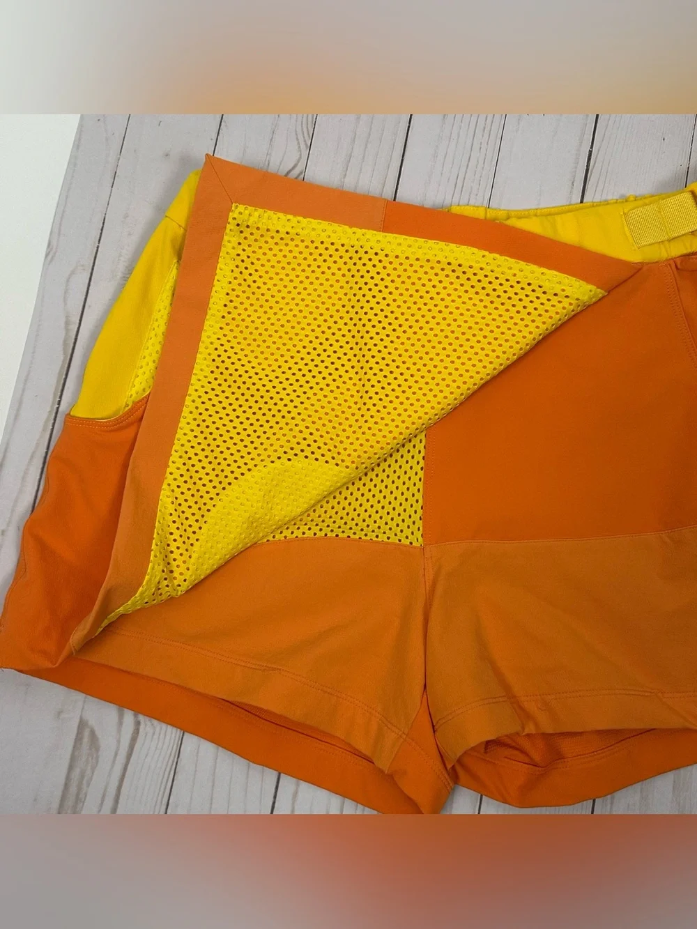 OUTDOOR VOICES RecTrek trail Skort in Sunshine/Clementine/Sun Orange - small